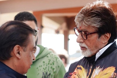Amitabh Bachchan Shakes Hand With Mukesh Ambani As He Arrives in Jamnagar With Family, See Photo