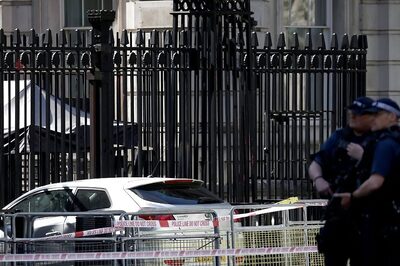 Car Crashes Into Gates of Downing Street in UK; Man Held for 'Criminal Damage' Near PM Sunak's Residence