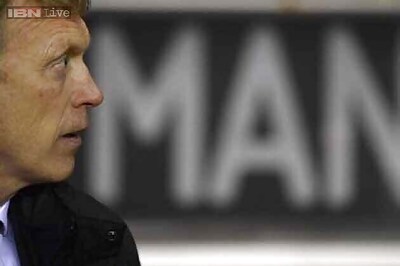 Manchester United are playing against the officials, says Moyes