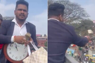 Bengaluru Man Showers Cash from Flyover, Traffic Snarls as Locals Throng to Collect Notes | WATCH