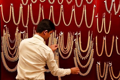 Gold Tops Rs 32,000 on Jewellers' Buying, Firm Global Cues