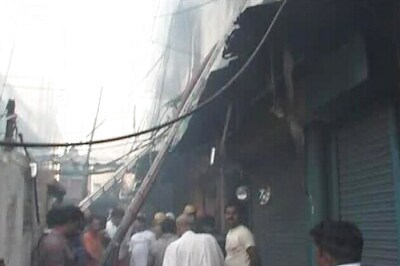 Fire tenders run out of water while dousing major fire at wholesale market; 1 dead