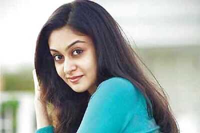 Actor Aishwarya Arjun faints on sets of 'Pattathu Yaanai'