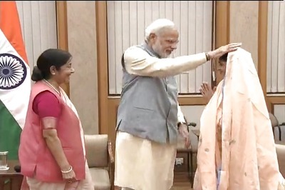 PM Modi meets Geeta, announces Rs 1 crore for Edhi foundation that looked after her