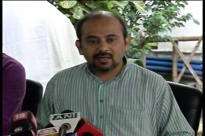 AAP claims Delhi Police bus tried to mow down its leader Dilip Pandey, Bassi says party shouldn't be paranoid