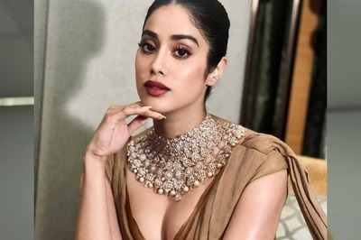 Janhvi Kapoor Steals The Show In A Gorgeous Saree Gown, Leaves Fans Mesmerised