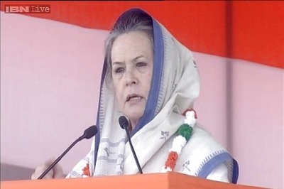 Congress embarssed as farmers leave rally during Sonia Gandhi's speech