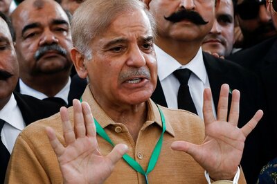 Between Impoverishment and Insolvency, Pakistan Has No Easy Way Out of the Economic Mess