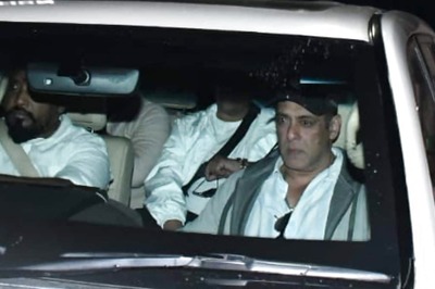 Salman Khan Surrounded by Tight Security at Airport Amid Lawrence Bishnoi Gang's Threat