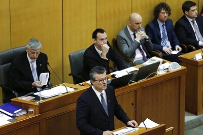 Croatia MPs vote in new cabinet amid economic, migrant crises