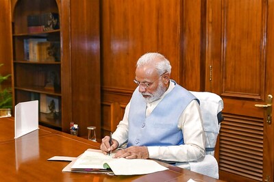PM Narendra Modi Pays Tribute to Bal Gangadhar Tilak, Chandra Shekhar Azad