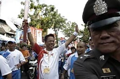 Protests dog Olympic torch run in Bangkok