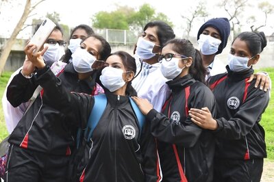 Selfie or Else: Karnataka Govt Warns of 'Mass Quarantine' if Suspected Covid-19 Patients Fail to Send in Hourly Photos