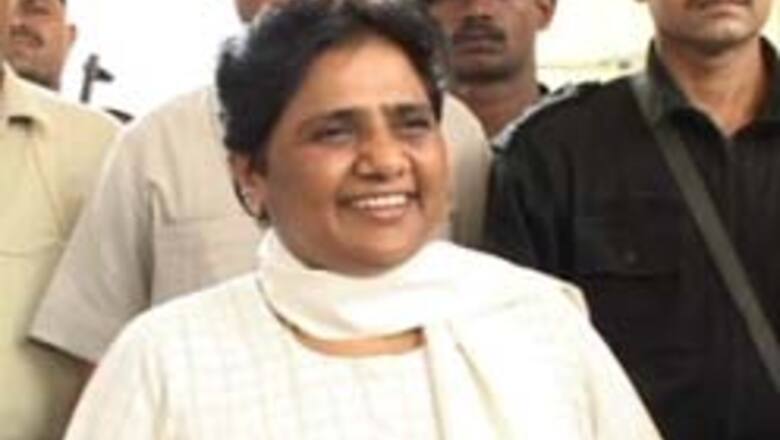 Mayawati transfers 34 IAS officers