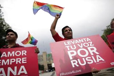 Gay rights protest in St Petersburg ends in clashes, arrests