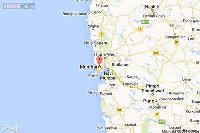 Mumbai: Heavy rain results in water logging and heavy traffic