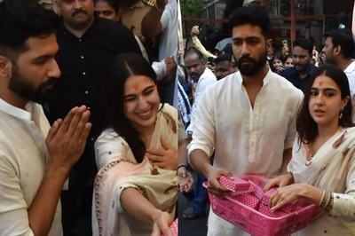 Vicky Kaushal, Sara Visit Siddhivinayak, Distribute Prasad Amid Zara Hatke Zara Bachke Success
