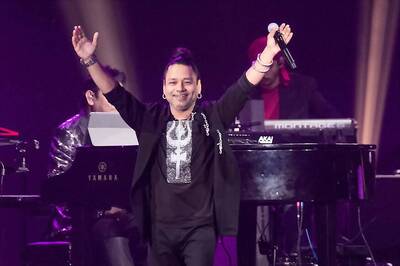 Kiren Rijiju Thanks Kailash Kher For Performance in Bomdila