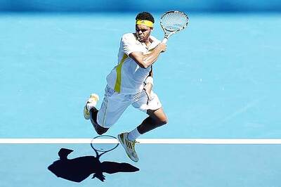Tsonga beats Llodra in 1st round at Melbourne
