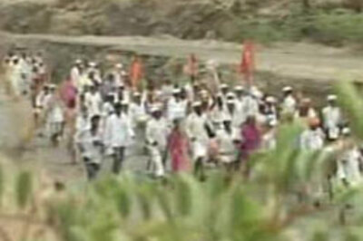 Devotees walk 450 kms to mark Waari festival