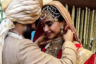 Sonam Shares a Heartfelt Post, Thanks Anil Kapoor For Loving Her & Anand 'Unconditionally'