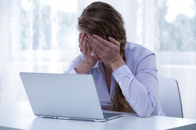 8 in 10 Urban Indian Women Use Internet; Many Demand National Hotline Against Online Abuse, Fraud: Survey