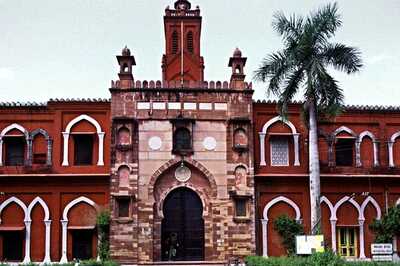 Violence Erupts at AMU, 1 Former Student Killed in Clash