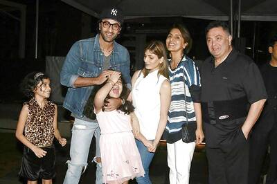 Ranbir Kapoor Enjoys Family Time With Parents Rishi and Neetu; Plays With Niece Samara