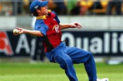 Rhodes heads home to coach own side