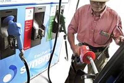 India plans duty cut to make petrol price hike pinch less