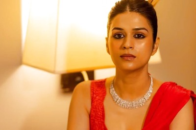 Shraddha Das’ Sleek Look In Red Silk Saree Is Perfect For Summer Weddings