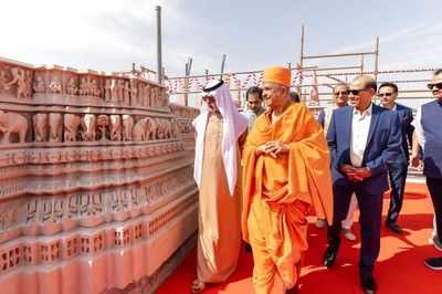 Over 10,000 Visitors Gather to Celebrate Diwali at First Hindu Temple Site in UAE's Abu Dhabi​