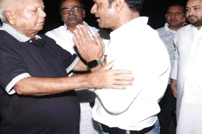 Manoj Bajpayee Meets Lalu, Calls Him 'Real Hero'