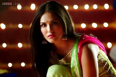 'Ek Paheli Leela': Jay Bhanushali serenades Sunny Leone, but she's dancing with Rajneesh Duggal in a flashback in 'Tere bin nahi laage'