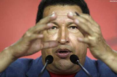 Chavez hires hundreds to help him reply on Twitter