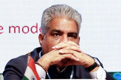 Environment Minister Says No Fuel Source Should Be Singled Out for Fight Against Climate Change