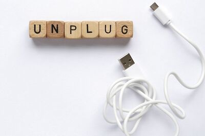 Here's Why You Should Unplug and Do A Social Media Detox During This Pandemic