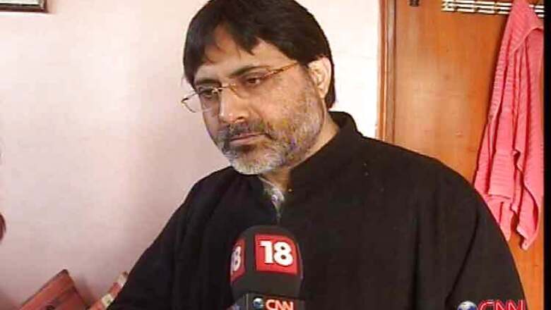Sedition row: Delhi University lecturer SAR Geelani released from Tihar jail