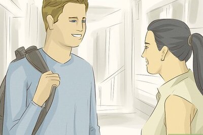 How to Read Men's Body Language for Flirting