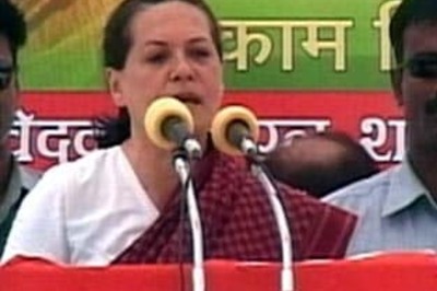 Sonia launches Congress poll campaign in Orissa