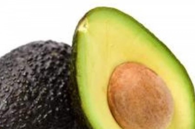 Follow This Simple Technique To Pick, Peel, And Cut An Avocado