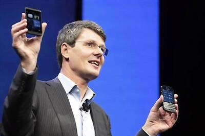 BlackBerry to lay off 4,500 employees, warns of big loss