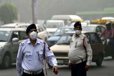 Use Public Transport, Don't Smoke: Government to Delhiites