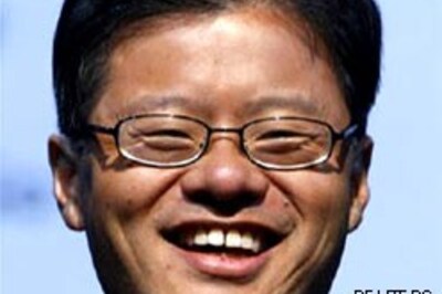 Yahoo! CEO set to quit, hunt on for successor