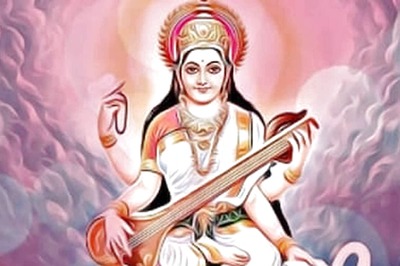 Saraswati Puja Celebrated in Bengal; Club Highlights School Job Scam as Theme