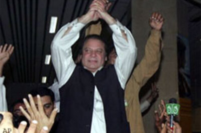 Sharif returns, says won't bend before Musharraf