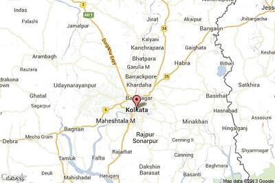 Journalists beaten up by policemen in front of Mamata Banerjee