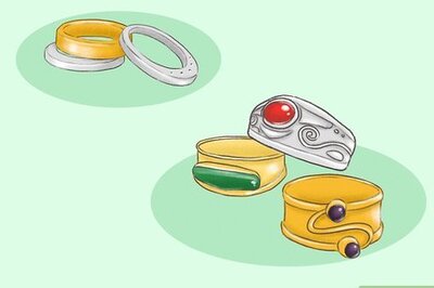 How to Wear Gold and Silver Rings Together
