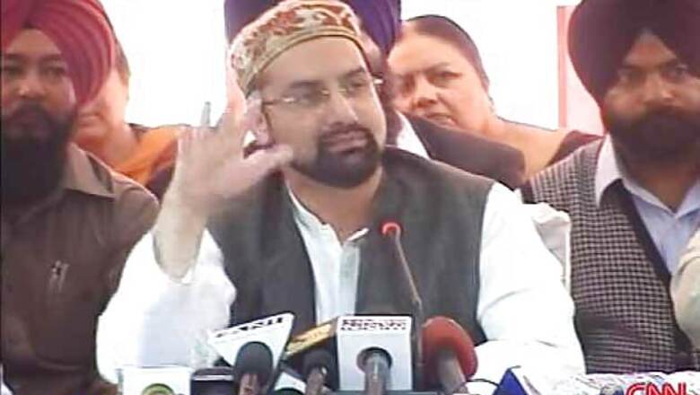 Separatist leader Mirwaiz Umer Farooq meets Nawaz Sharif's envoy at Pakistani High Commission
