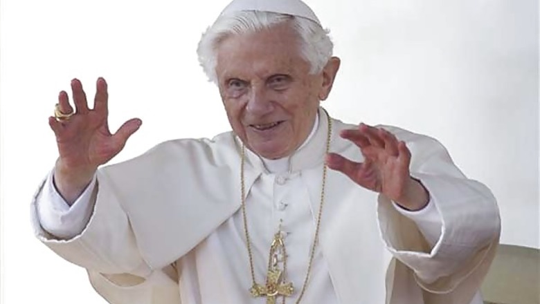 Pope makes first public appearance since bombshell